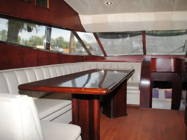 Johnson 63 Flybridge -