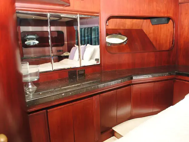 Johnson 63 Flybridge -