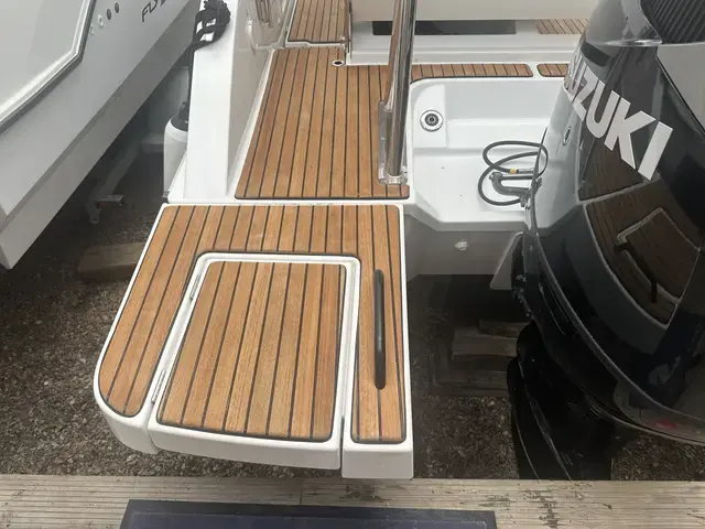 Beneteau Flyer 8 Sundeck Outboard