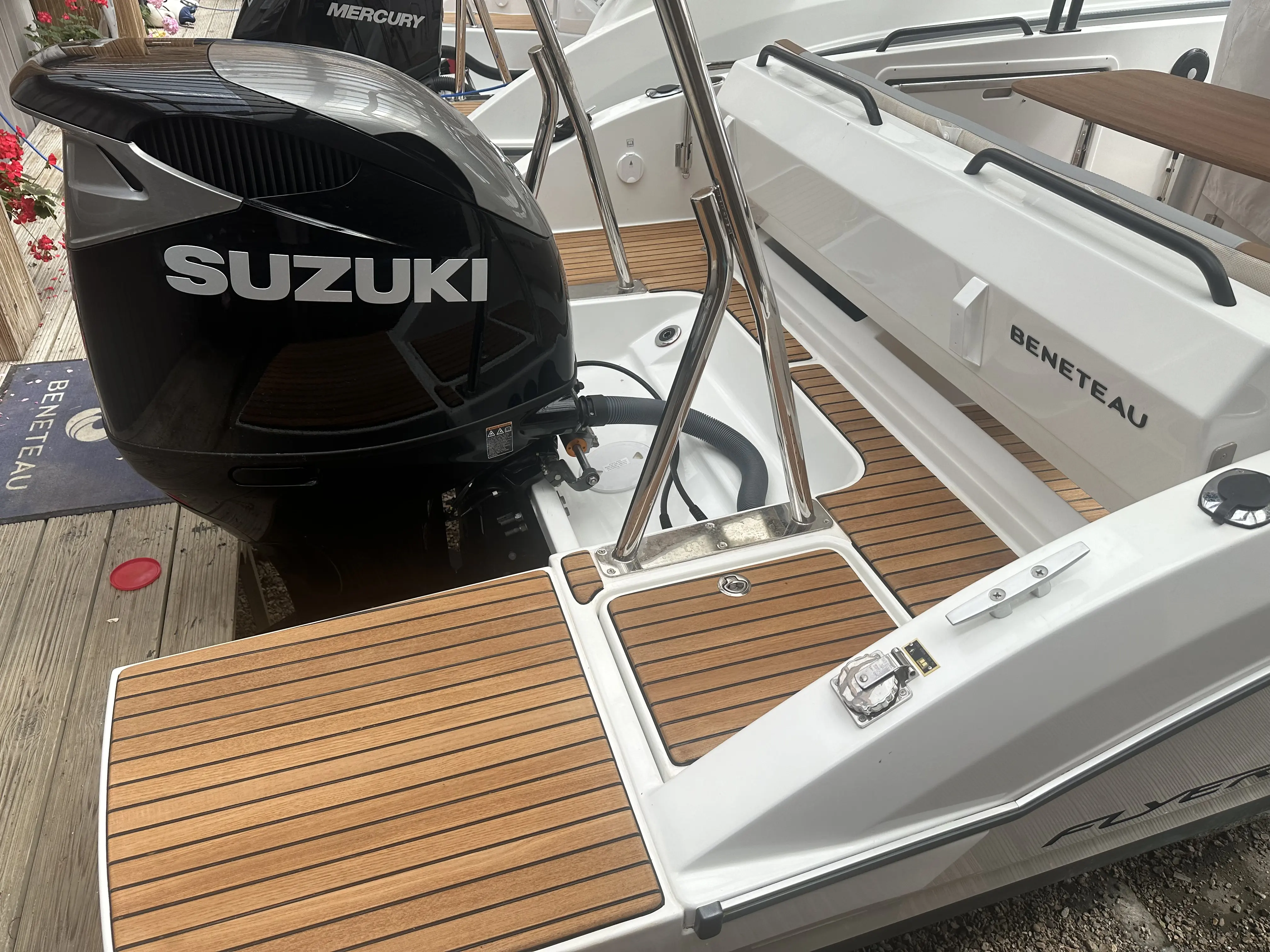 2022 Beneteau flyer 8 sundeck outboard