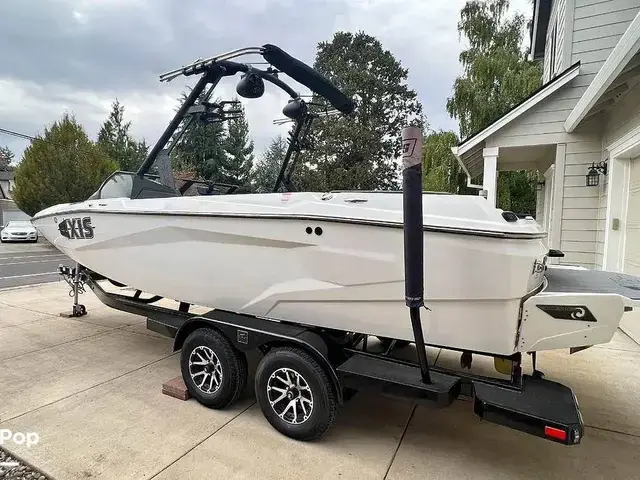 Axis Boats A225