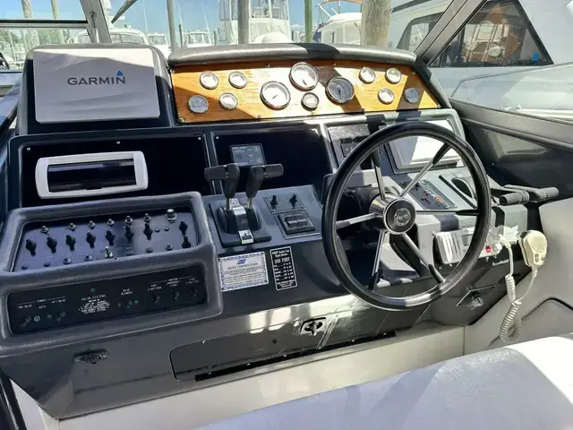 Sea Ray 400 Express Cruiser