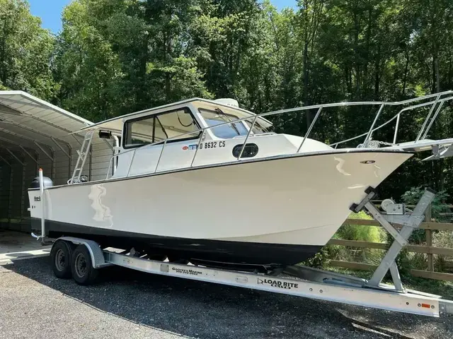 Maycraft 2700 Pilothouse