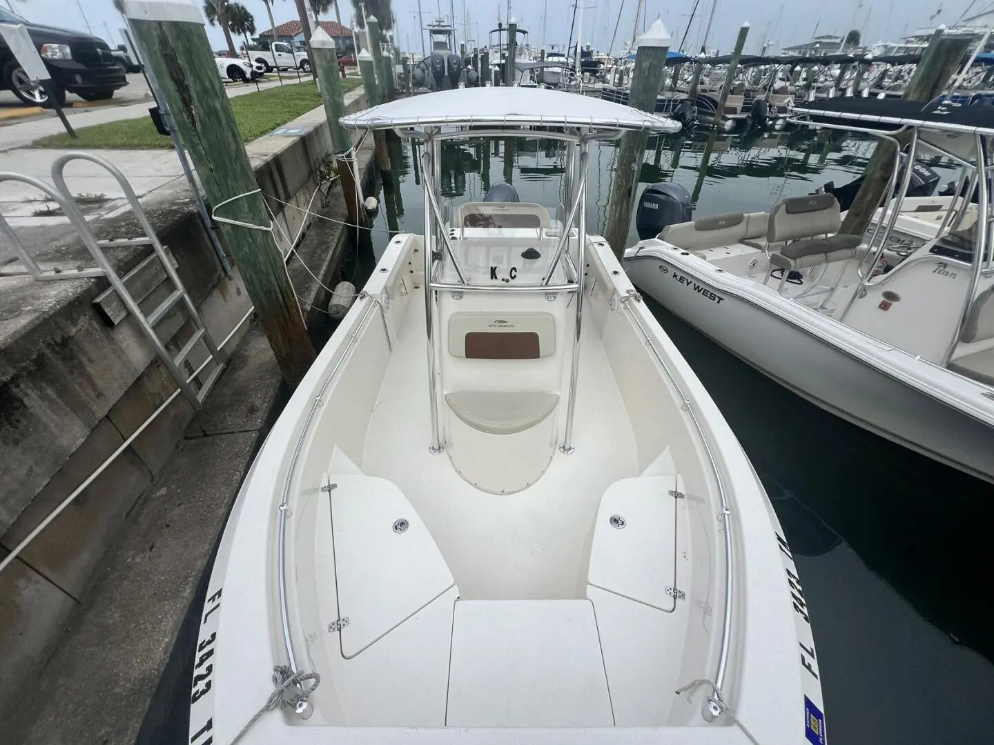 2023 Cobia Boats 22 center console