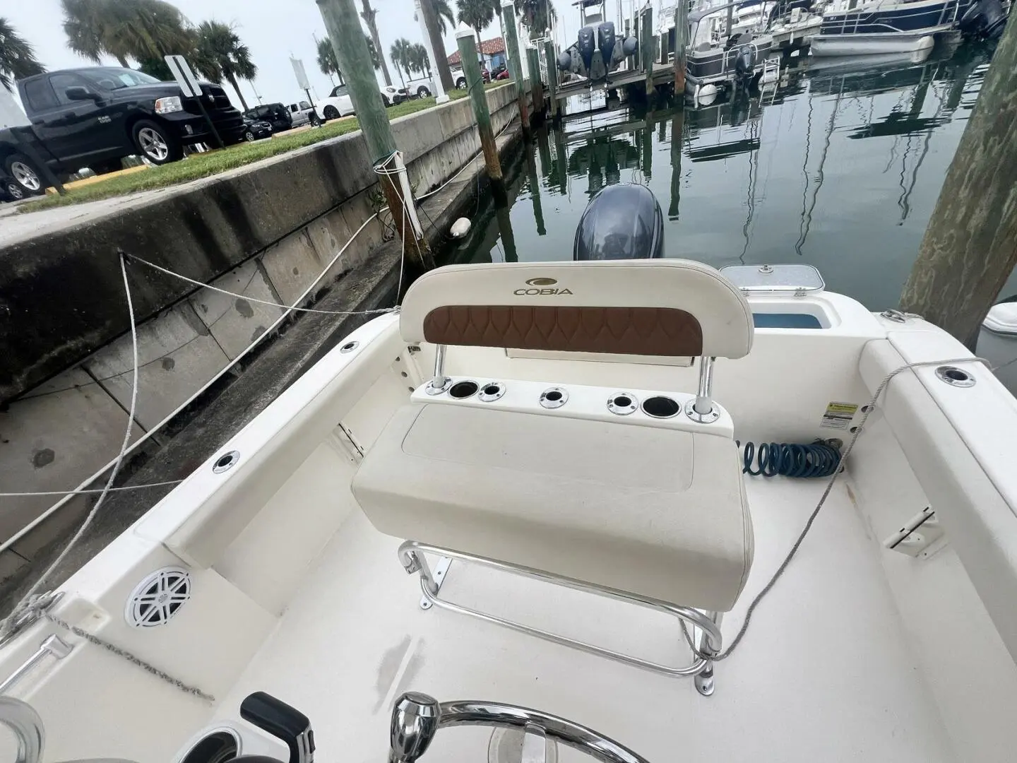 2023 Cobia Boats 22 center console