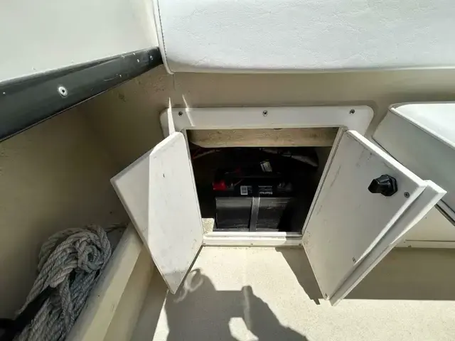 Maycraft 2700 Pilothouse