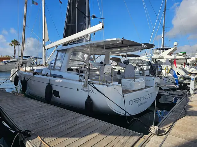 Hanse 548