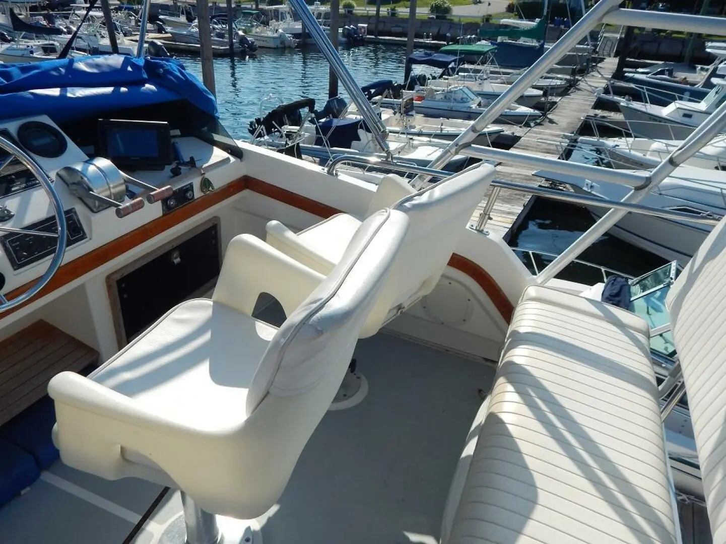 1990 Cape Dory flybridge