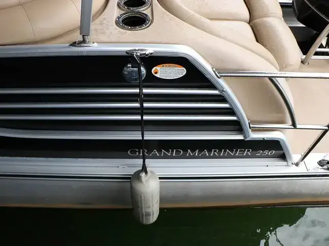 Harris Boats Grand Mariner SL250