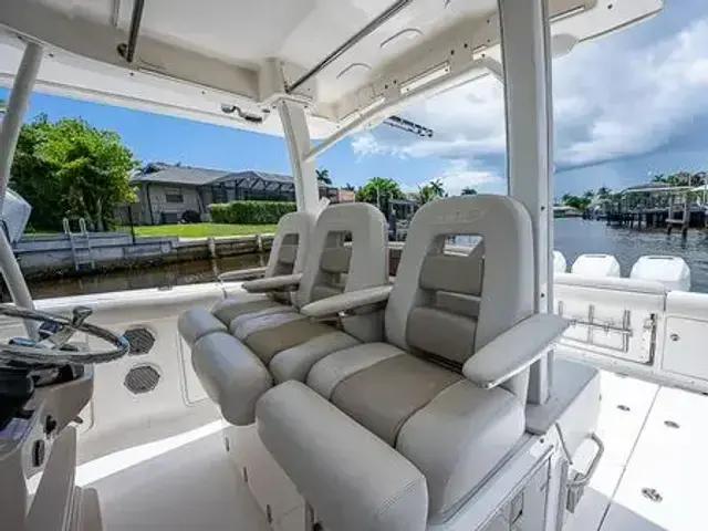 Boston Whaler 380 Outrage