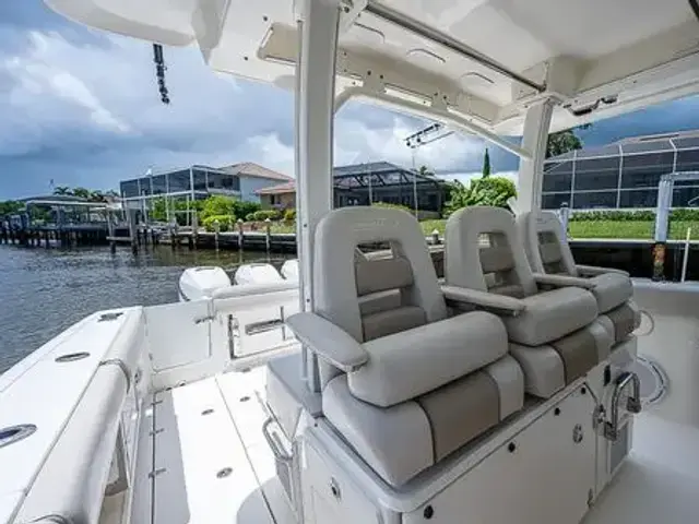 Boston Whaler 380 Outrage