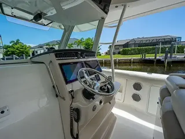 Boston Whaler 380 Outrage