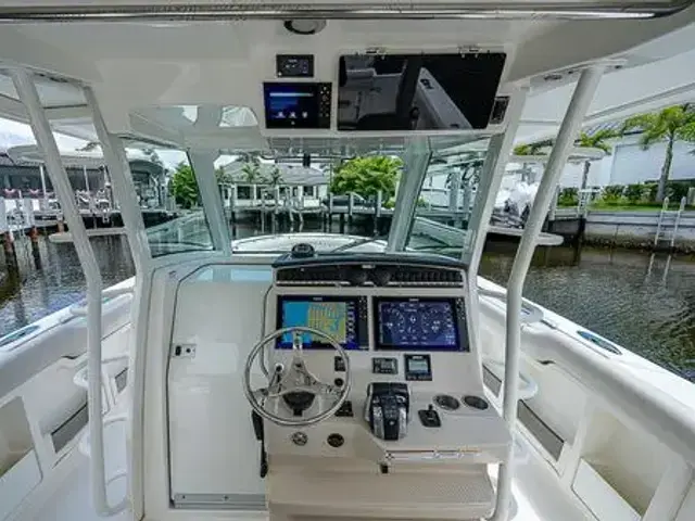 Boston Whaler 380 Outrage