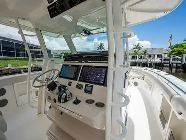 Boston Whaler 380 Outrage