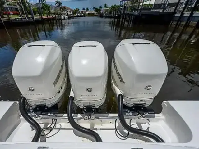 Boston Whaler 380 Outrage