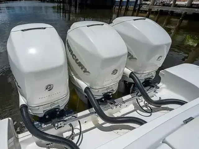 Boston Whaler 380 Outrage