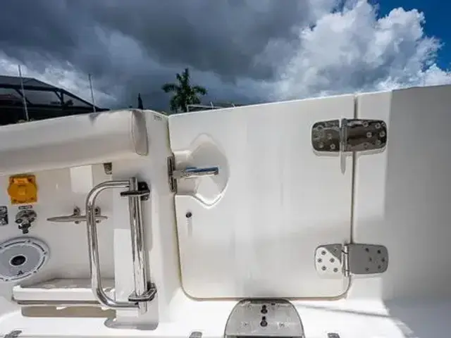 Boston Whaler 380 Outrage