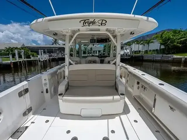 Boston Whaler 380 Outrage