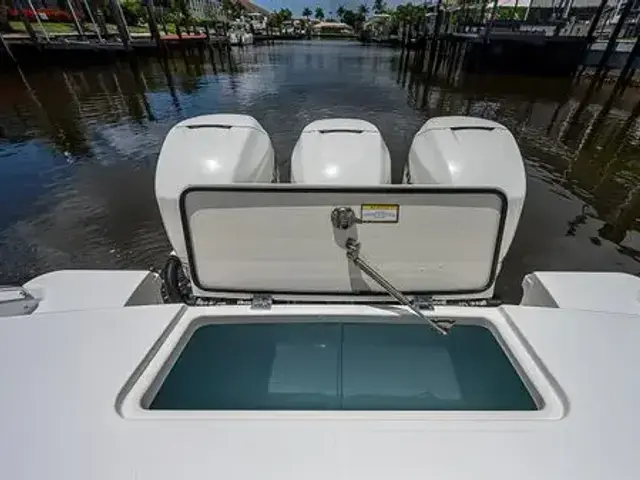 Boston Whaler 380 Outrage