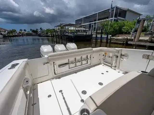 Boston Whaler 380 Outrage