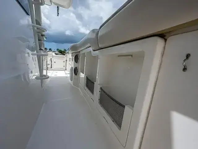 Boston Whaler 380 Outrage