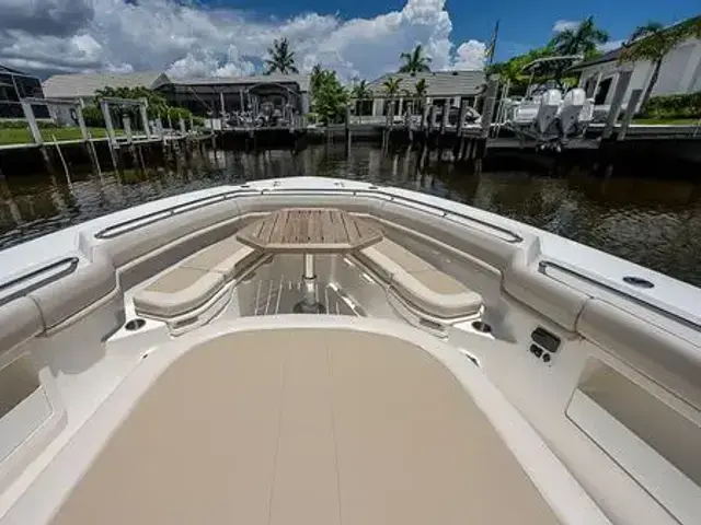 Boston Whaler 380 Outrage