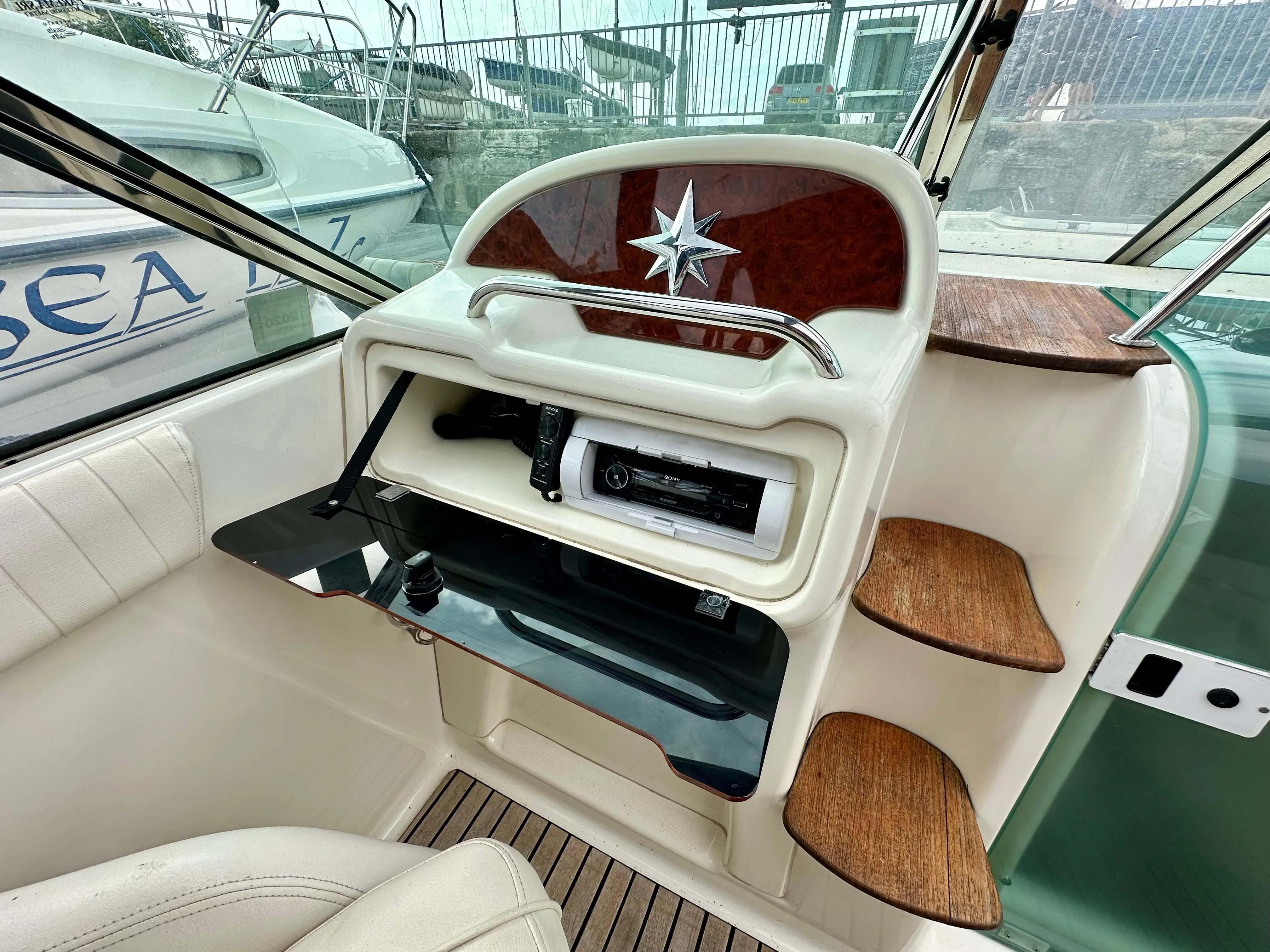 2004 Jeanneau runabout 755