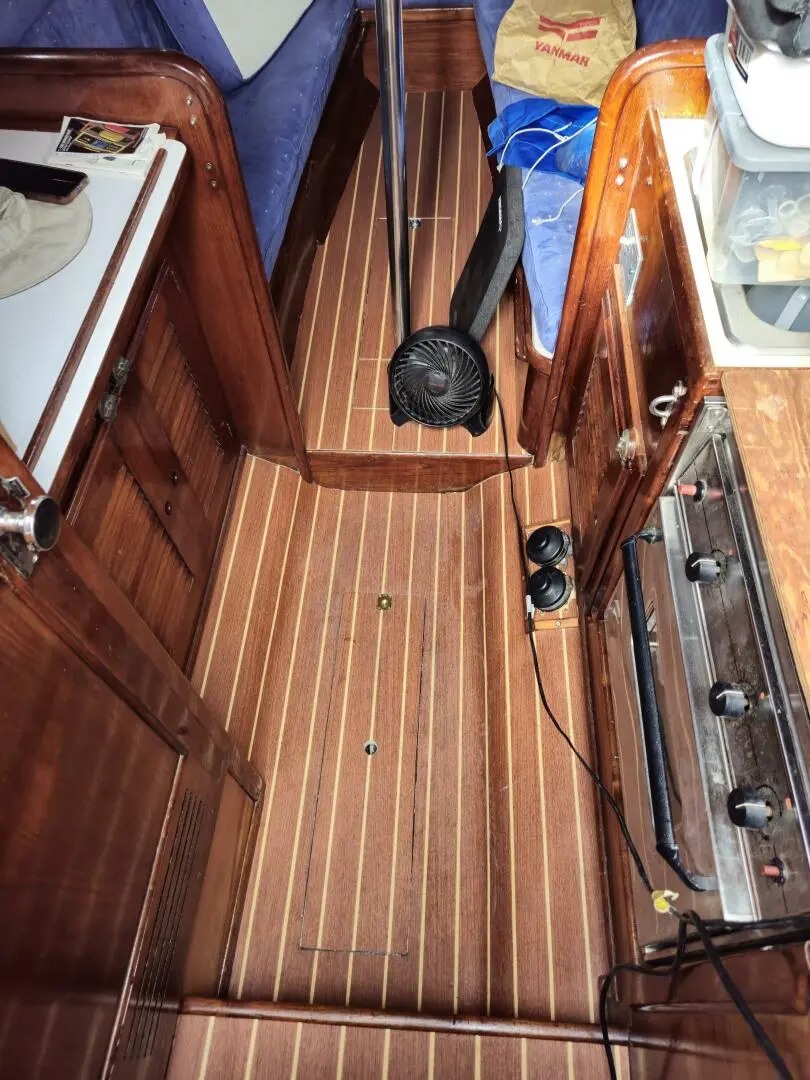 1982 Bluewater aft cabin