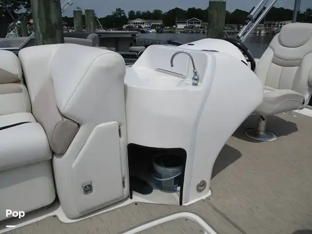 Hurricane FunDeck 236