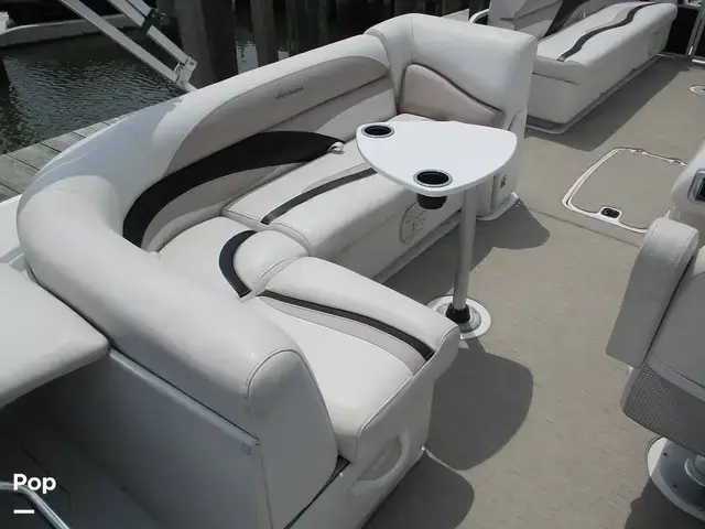 Hurricane FunDeck 236