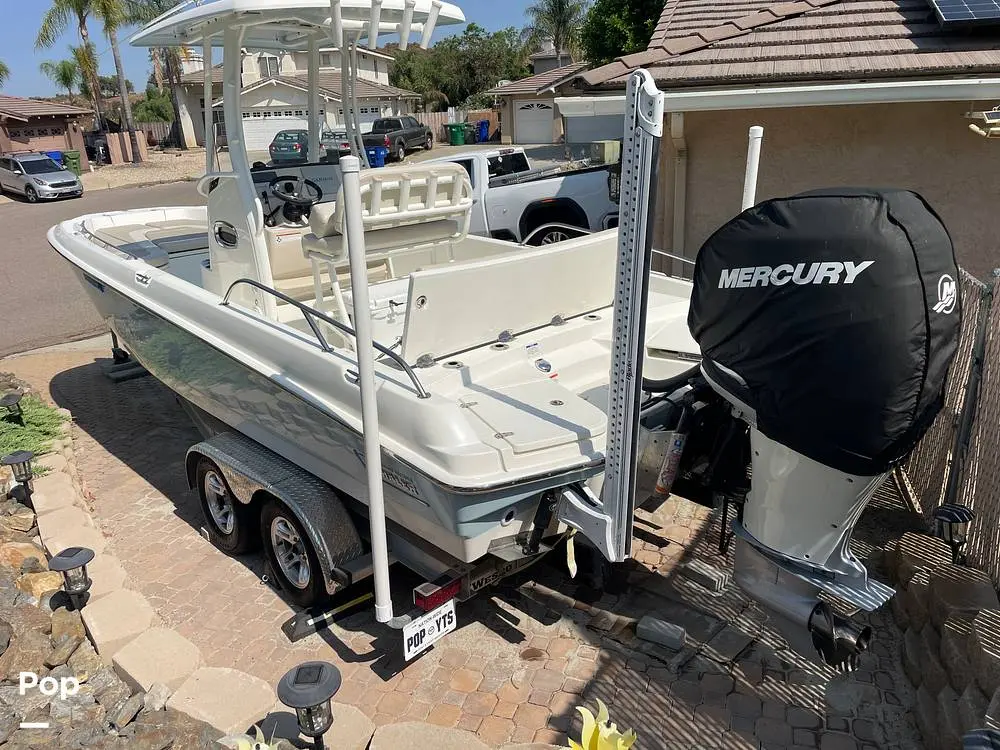 2020 Boston Whaler 240 dauntless