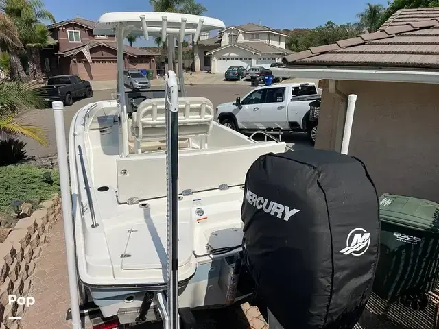 Boston Whaler 240 Dauntless