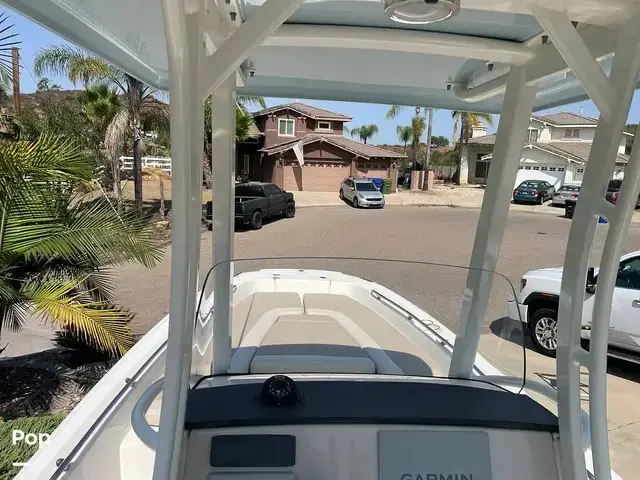 Boston Whaler 240 Dauntless