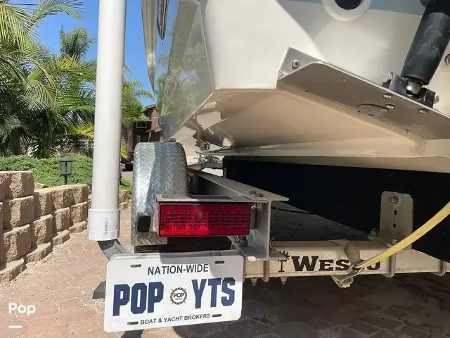 Boston Whaler 240 Dauntless