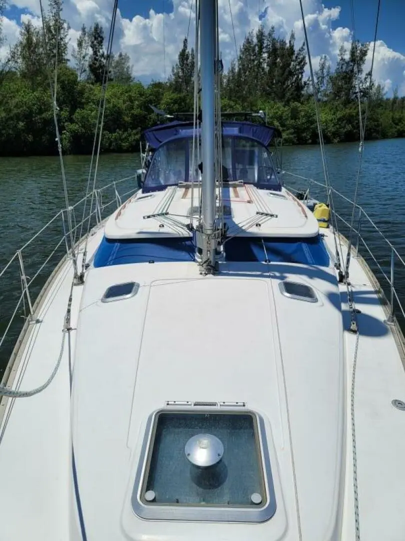 2004 Jeanneau sun odessey 43 deck salon