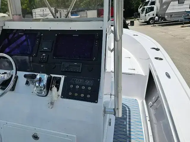 Mako 231 Center Console