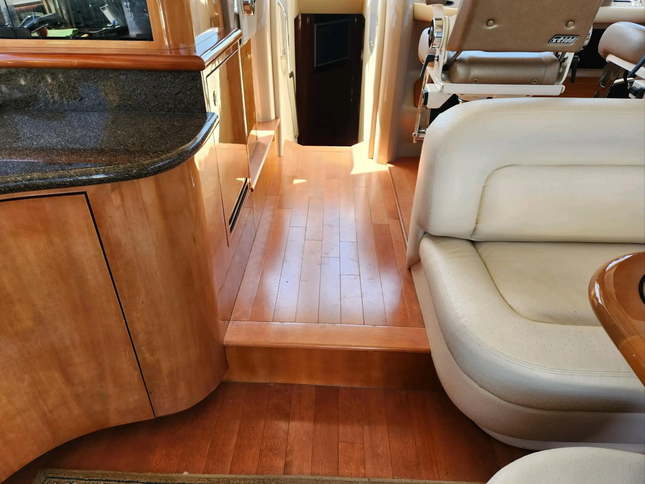 2005 Sea Ray 680 sun sport