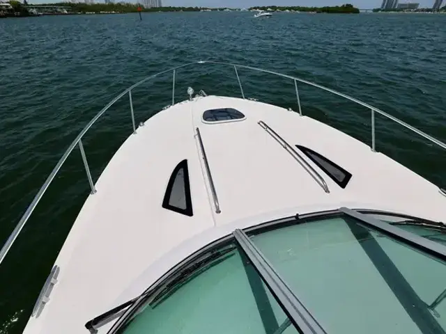 Sea Ray Sundancer 330