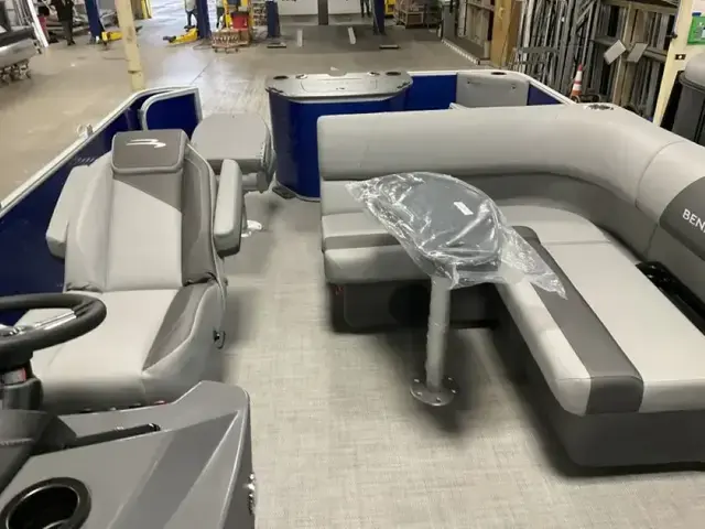 Bennington Marine 20 Svs