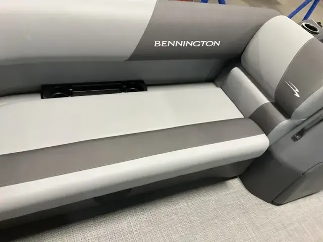 Bennington Marine 20 Svs