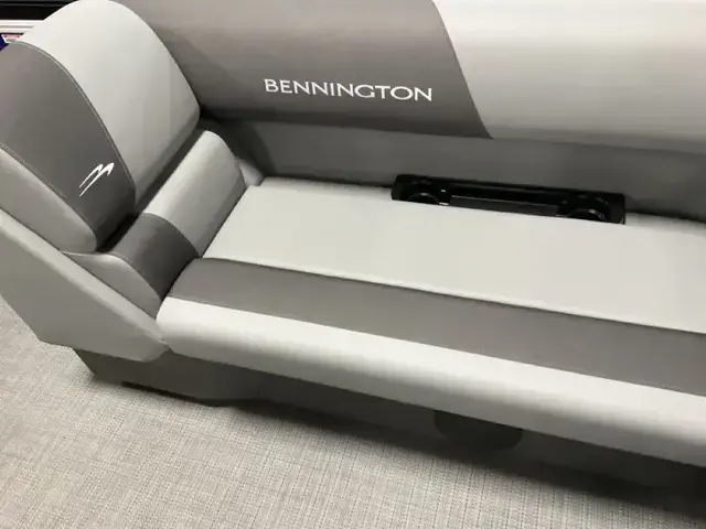 Bennington Marine 20 Svs