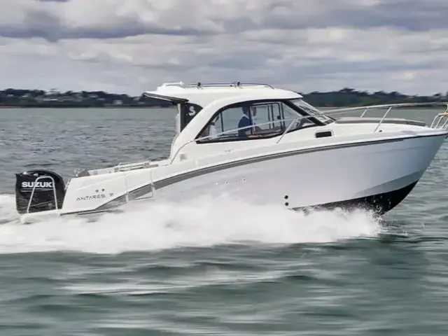 Beneteau Antares 7