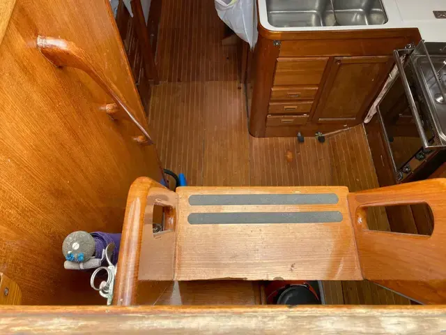 Helmsman Bosun Queen 55