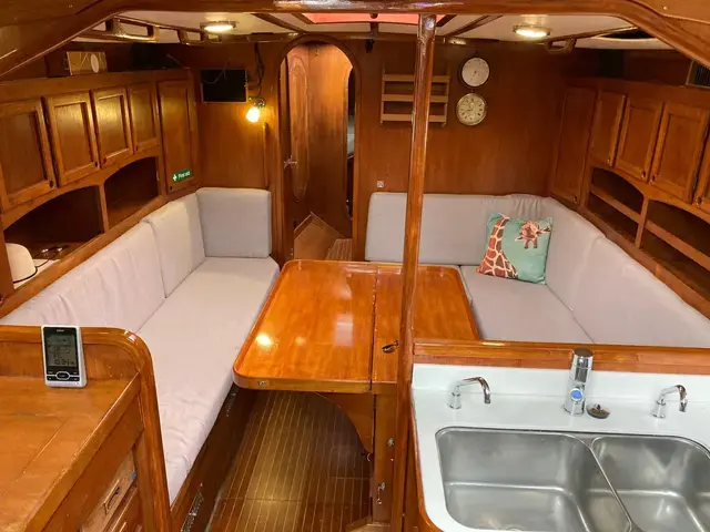 Helmsman Bosun Queen 55