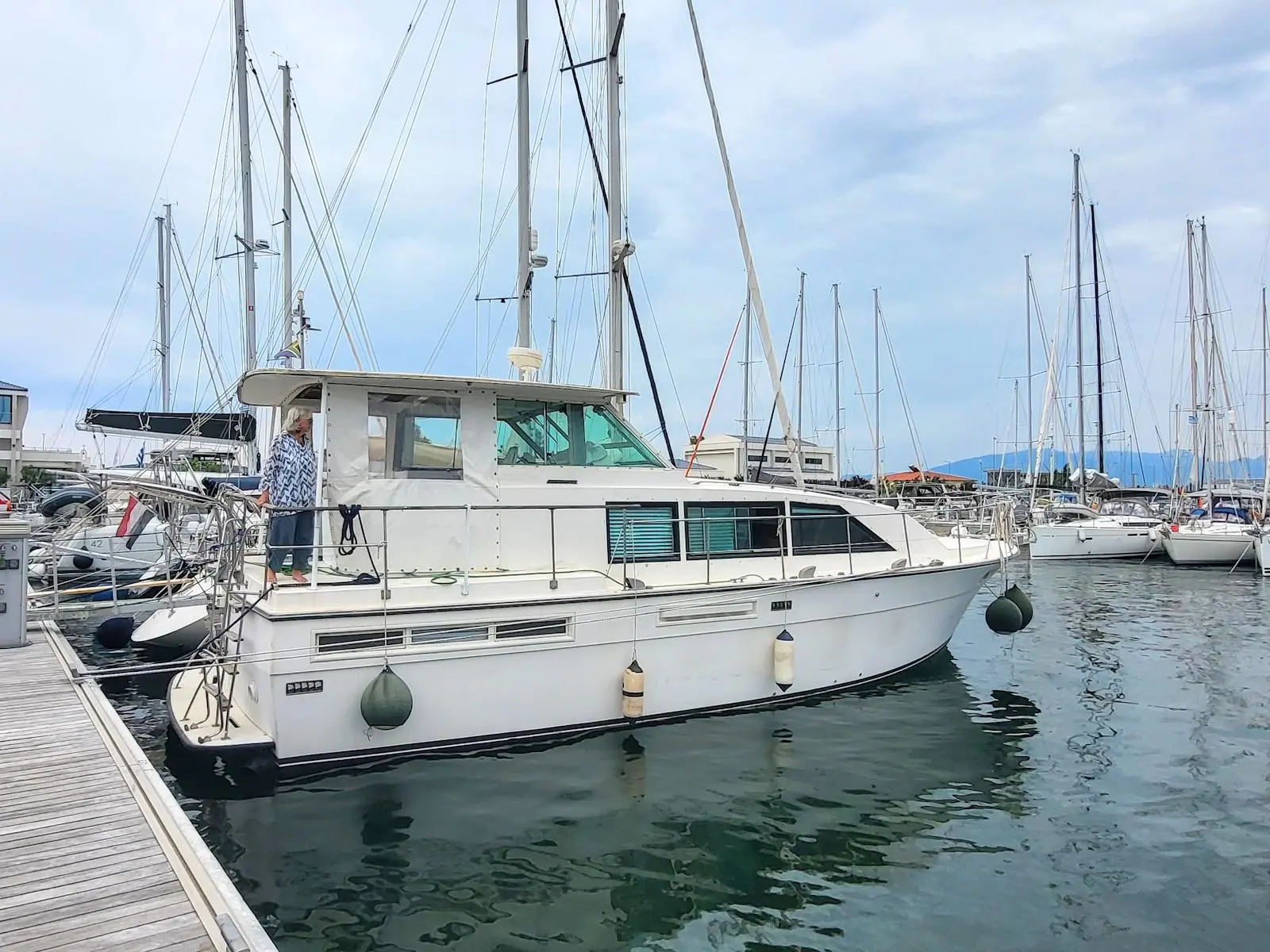 1980 Bertram 42 aft cabin