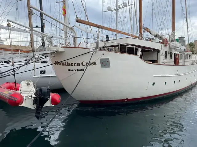 Custom Boats Sailing Yacht