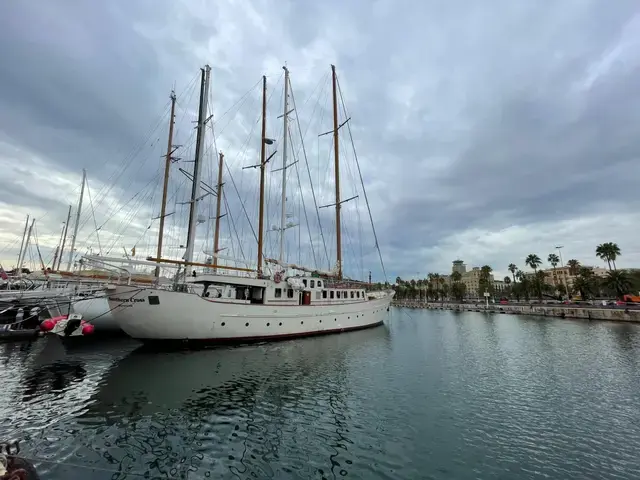 Custom Boats Sailing Yacht