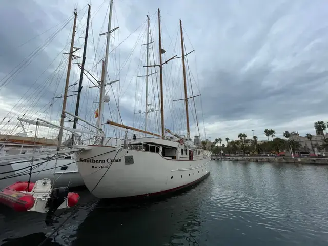 Custom Boats Sailing Yacht