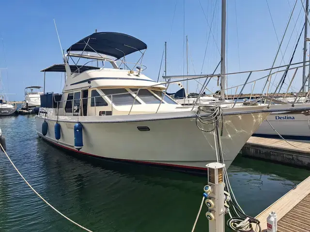 Unique Tolly Craft 44 Cockpit Motor Yacht