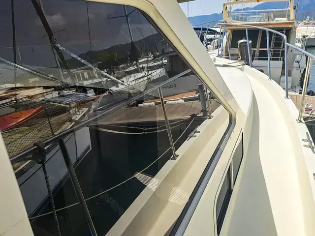 Unique Tolly Craft 44 Cockpit Motor Yacht